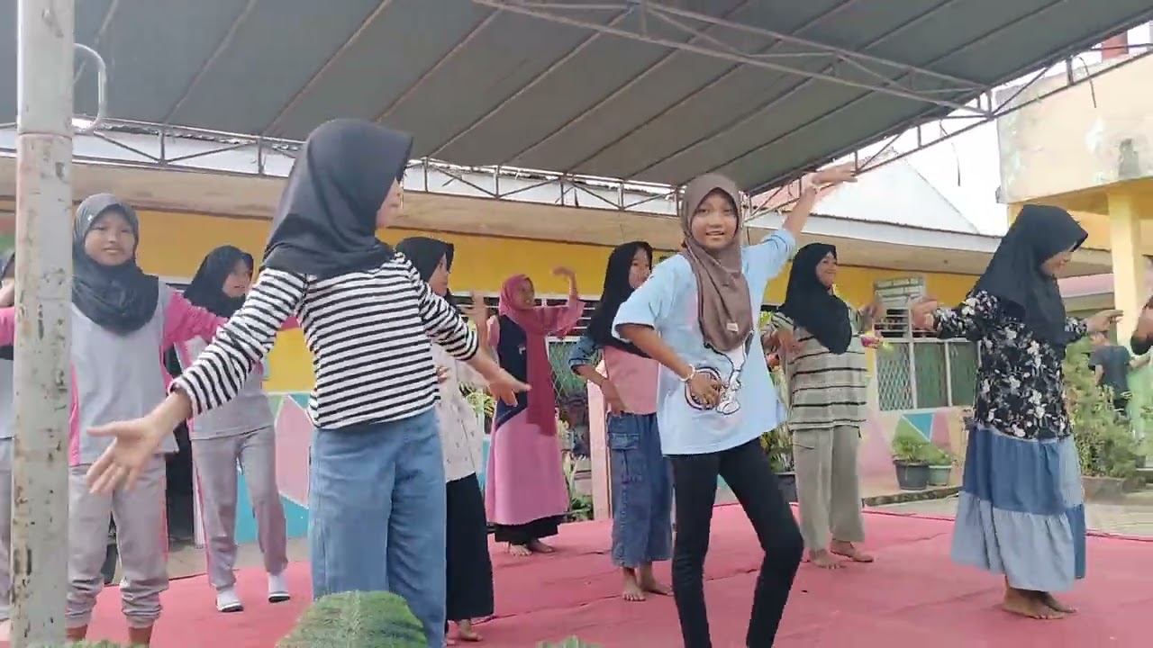 Tari Dom Machale dom#kelas 5c