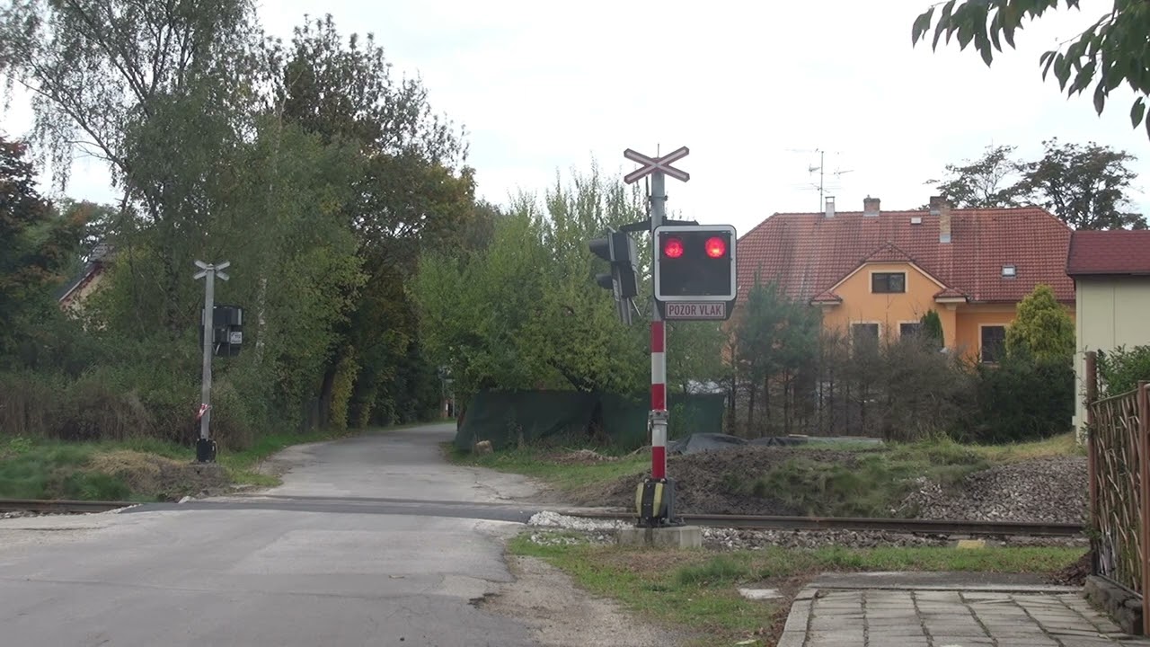 Železniční přejezd Suchdol.n.L(ul.Lužnická)[11.10.2025]