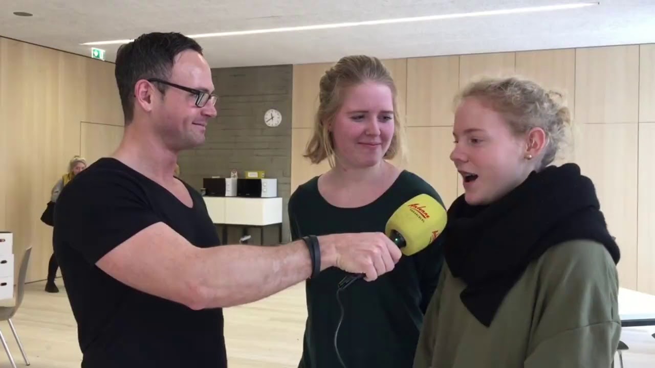 Unplugged Konzert mit Alex Sutter für die HLW Marienberg