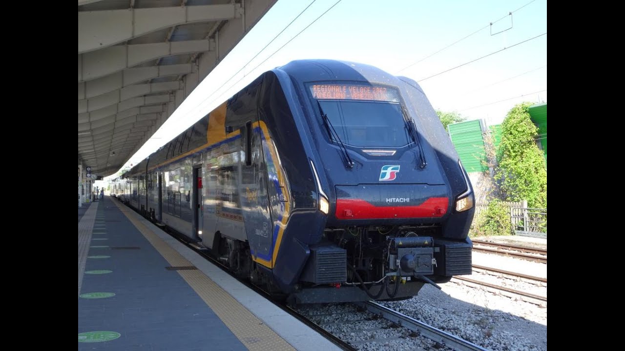 Treni passeggeri a Conegliano.