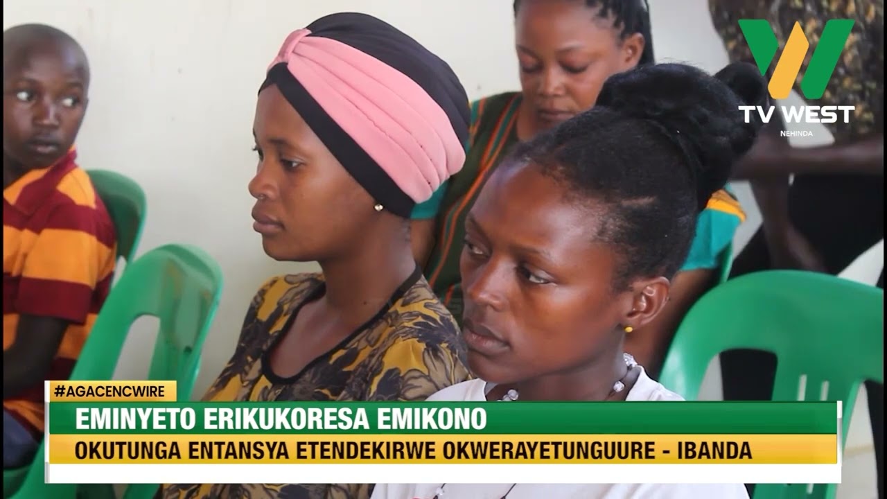 AGACENCWIRE: Eminyeto erikukoresa emikono okutunga entaasya etendekirwe oku erayetungure.