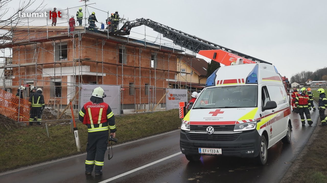 Sechs Feuerwehren bei Personenrettung auf Baustelle in Wilhering im Einsatz
