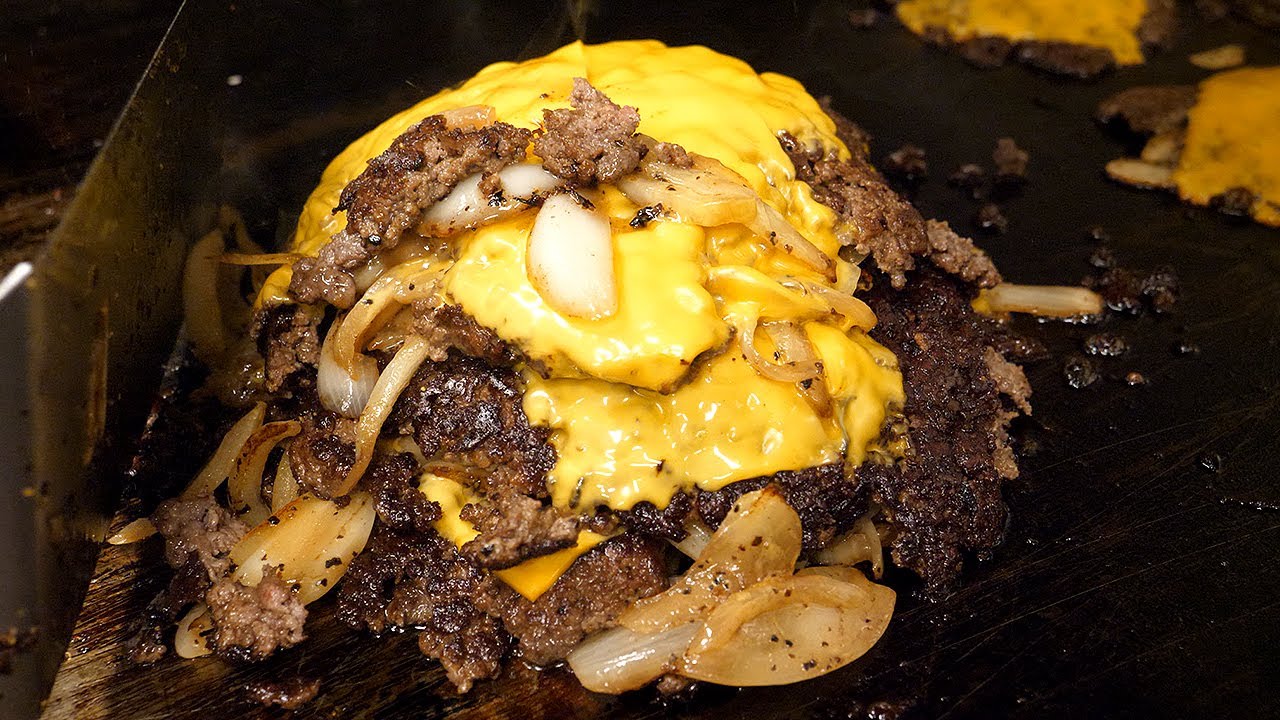 gigantyczny serowy burger - koreańskie jedzenie uliczne