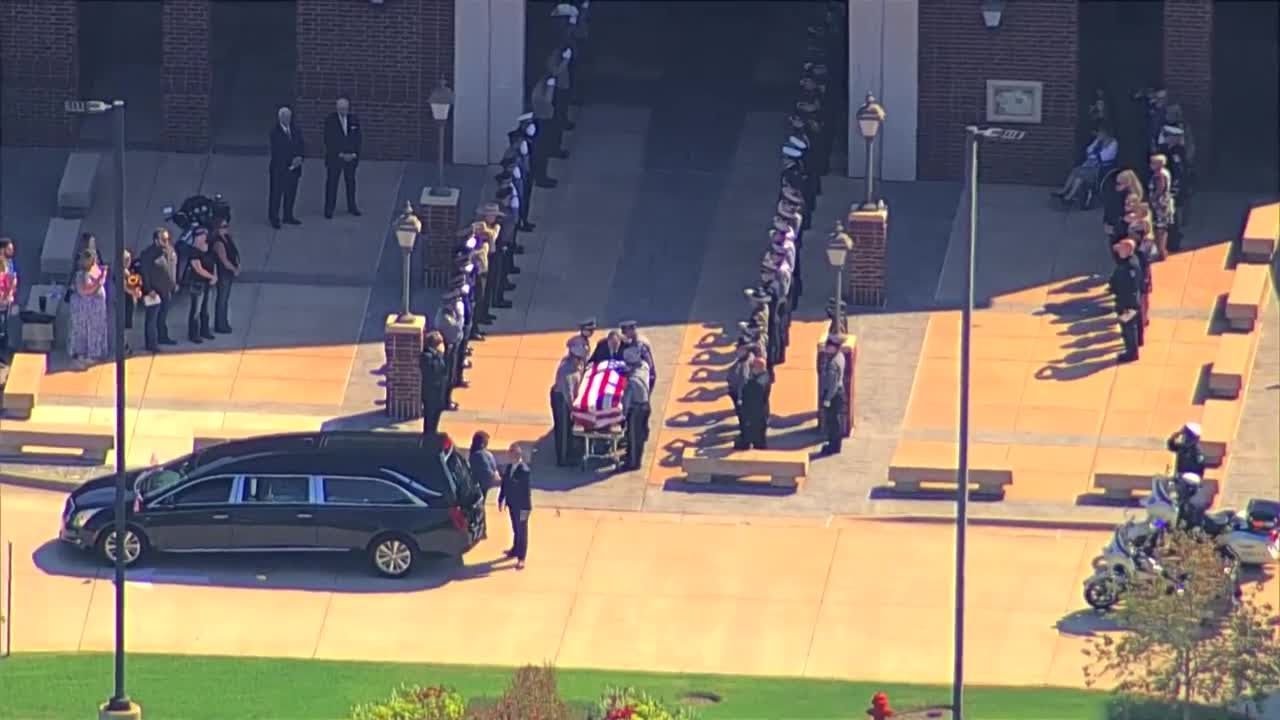 Procession for fallen deputy