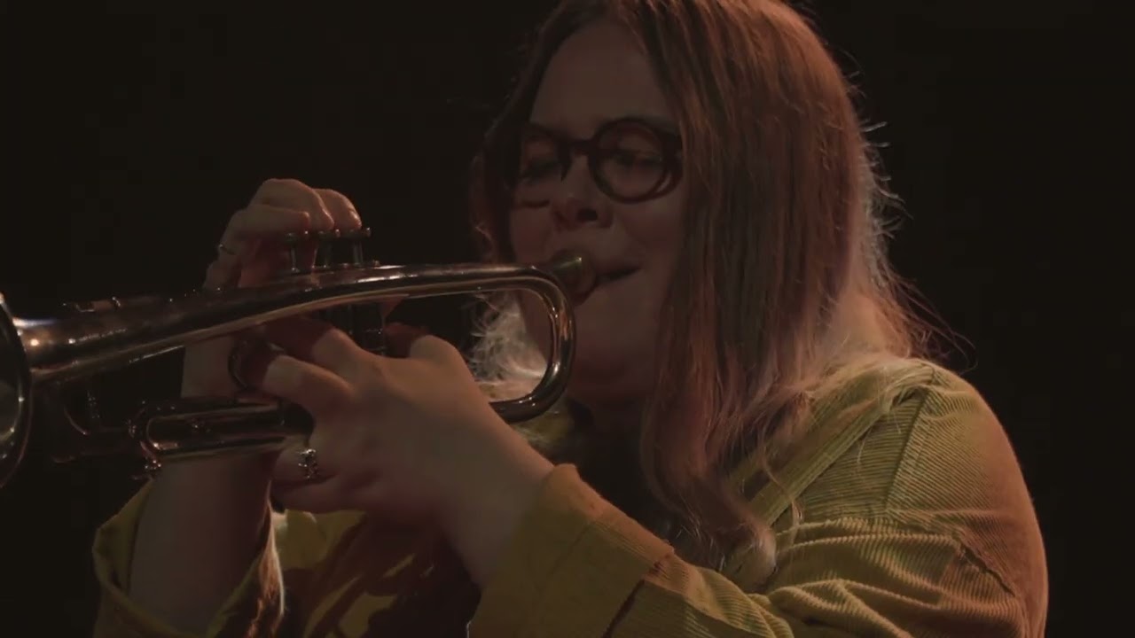 Emma-Jean Thackray - Yellow (Live at EartH)