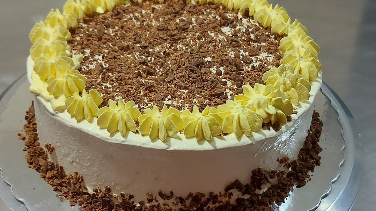 Tres leches de lúcuma con cobertura + preparación de biscocho + chantilly + relleno y decoración