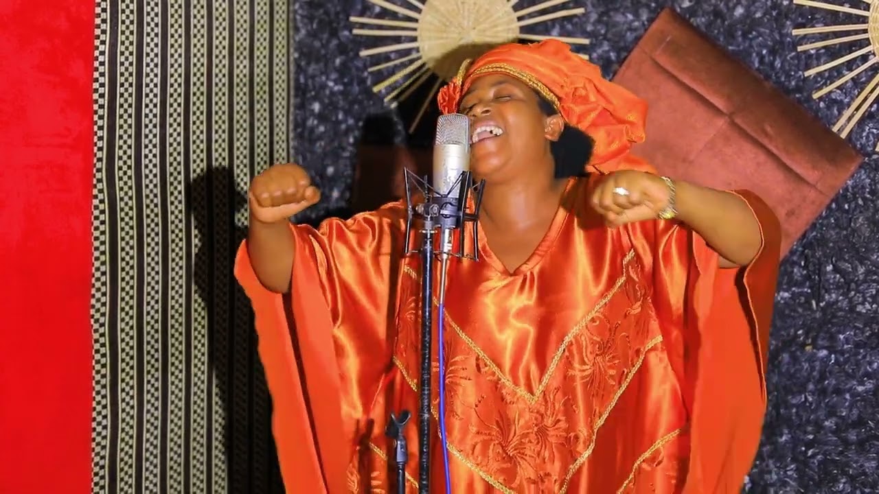 TARAMANA NA MUKAZAYIRE Emerthe MUNDIRIMBO AMARASO YA YESU 