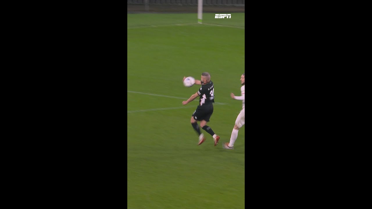 Hands of geen hands? 🔎👋  De VAR keurt het doelpunt goed, Bryan Linssen maakt zijn tweede ✌️