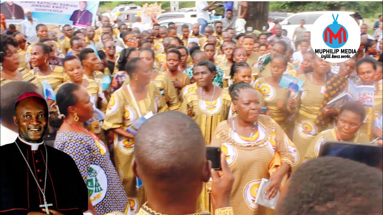 WANAKWAYA SHINYANGA MWAMWIMBIA WIMBO MAALUMU WA KUKARIBISHA ASKOFU PROSPER LYIMO 