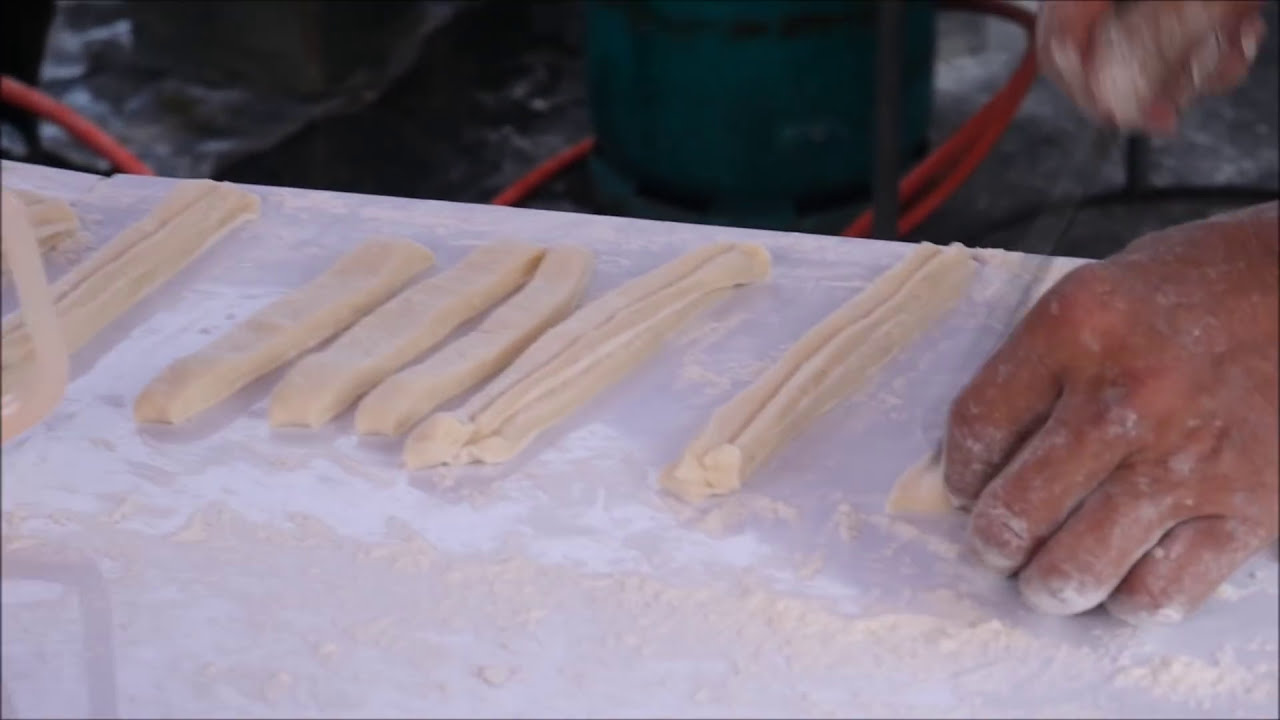 Master of Fried Fritters &bull; Chinese Churros &bull; Fried Bread Sticks【炸油條】