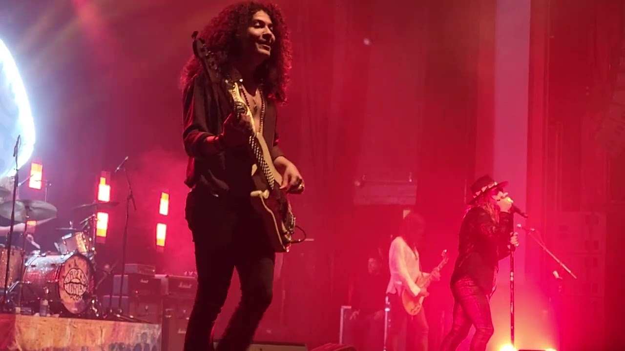 DIRTY HONEY - Don't Put Out The Fire- LIVE