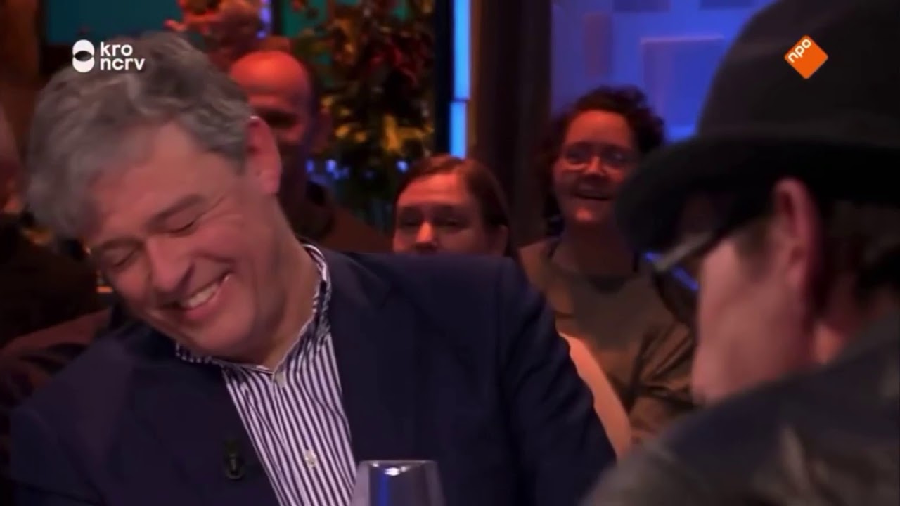 Jules Deelder eet Uierboord / koeientiet bij Jinek