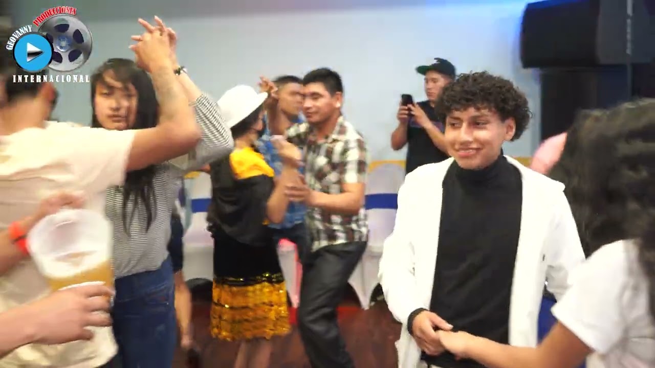 GRUPO LOS GENIOS DEL AMOR 3 En Vivo MUSICA ACORDION