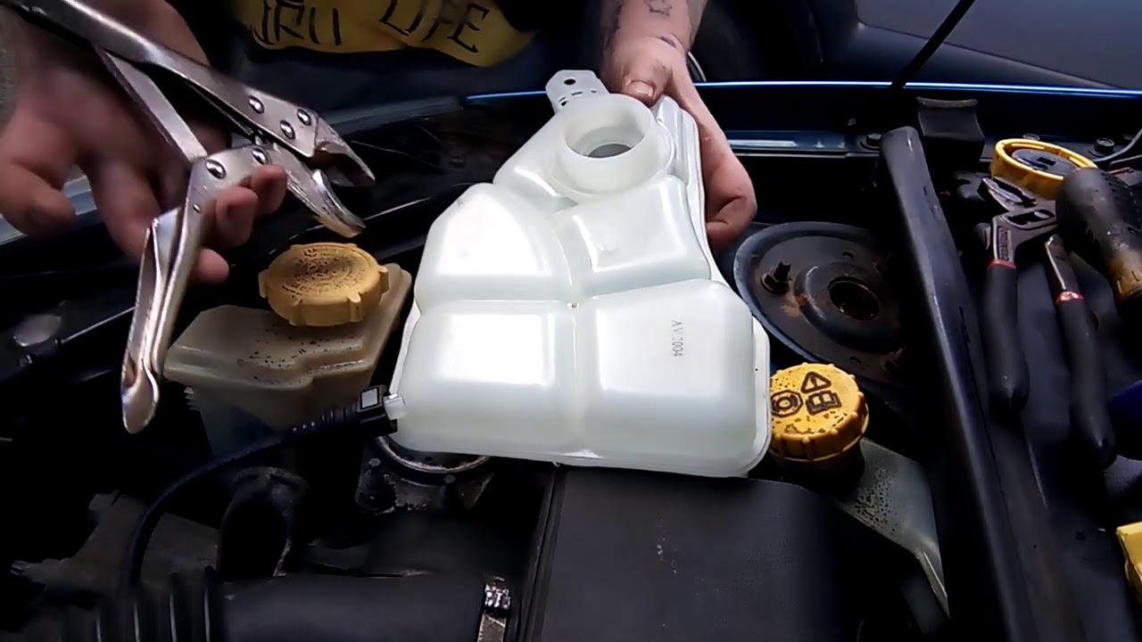 Как установить расширительный бак на Ford Fiesta