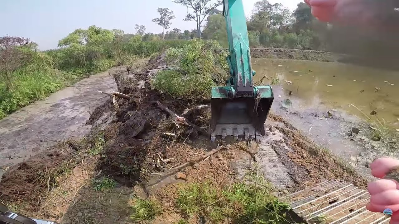 !!!แบตหมดซะงั้น กำลังดูเพลินๆ#งานขุดลอกคลองน้ำ ตอนจบ Excavator Kobelco sk200-8