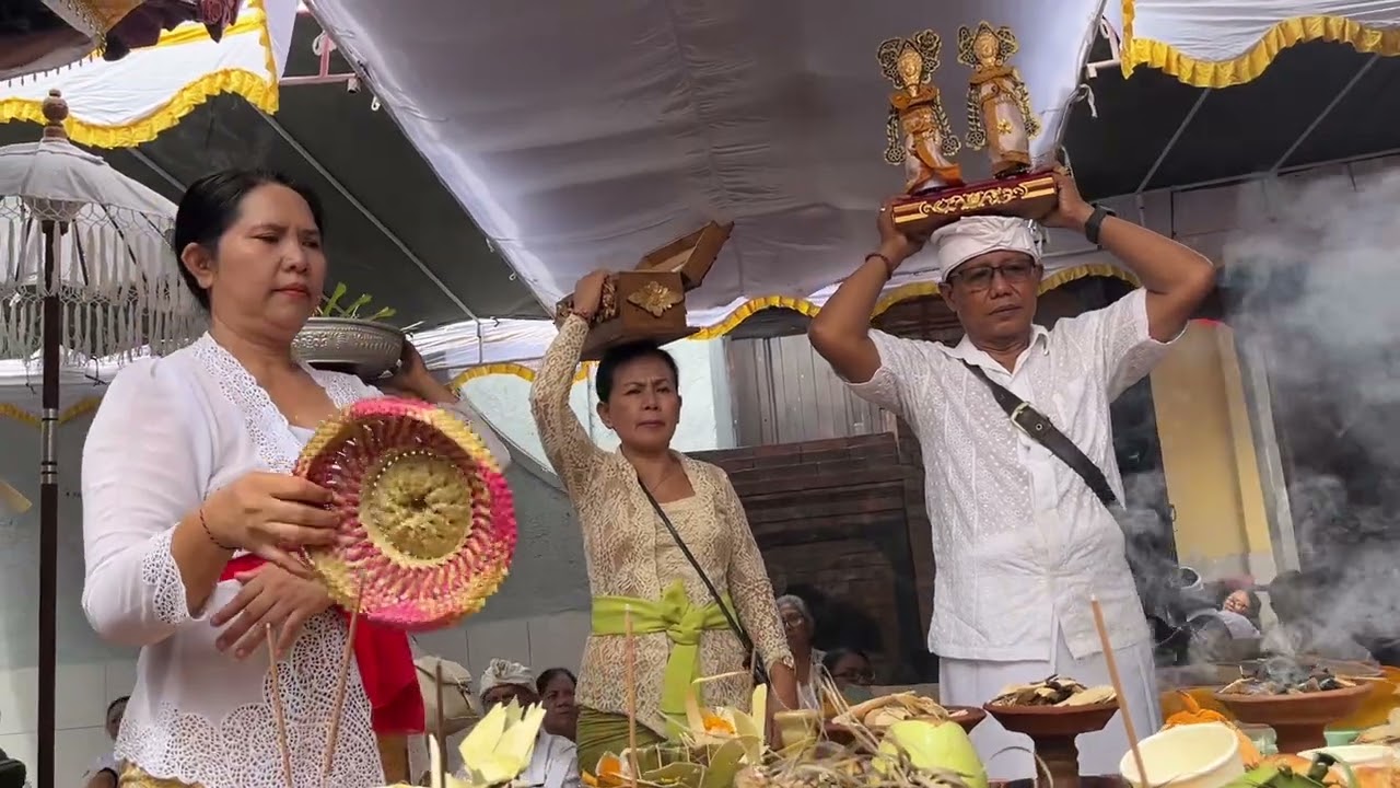 Piodalan Kawitan Arya Wang Bang Pinatih Banjar Petak , Buleleng Bali