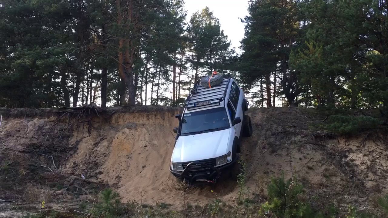 Toyota Land Cruiser HZJ 105 downhill
