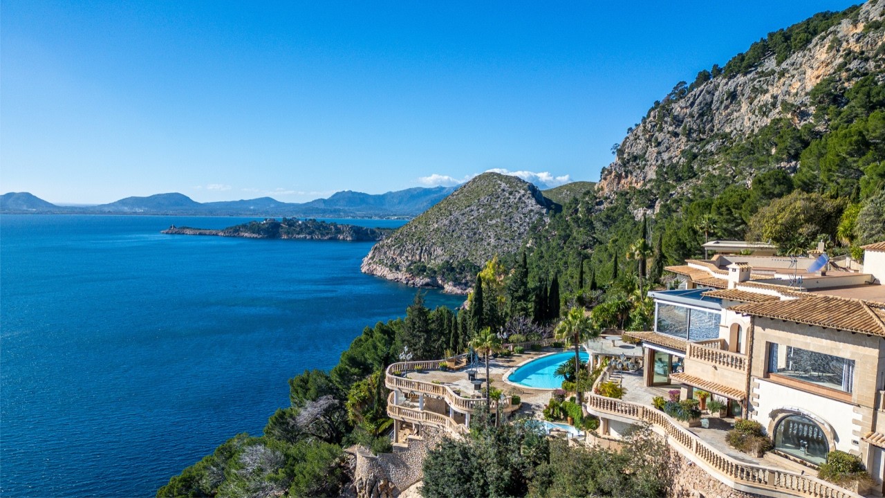 Discover this ULTIMATE SEAFRONT VILLA in Mallorca’s North