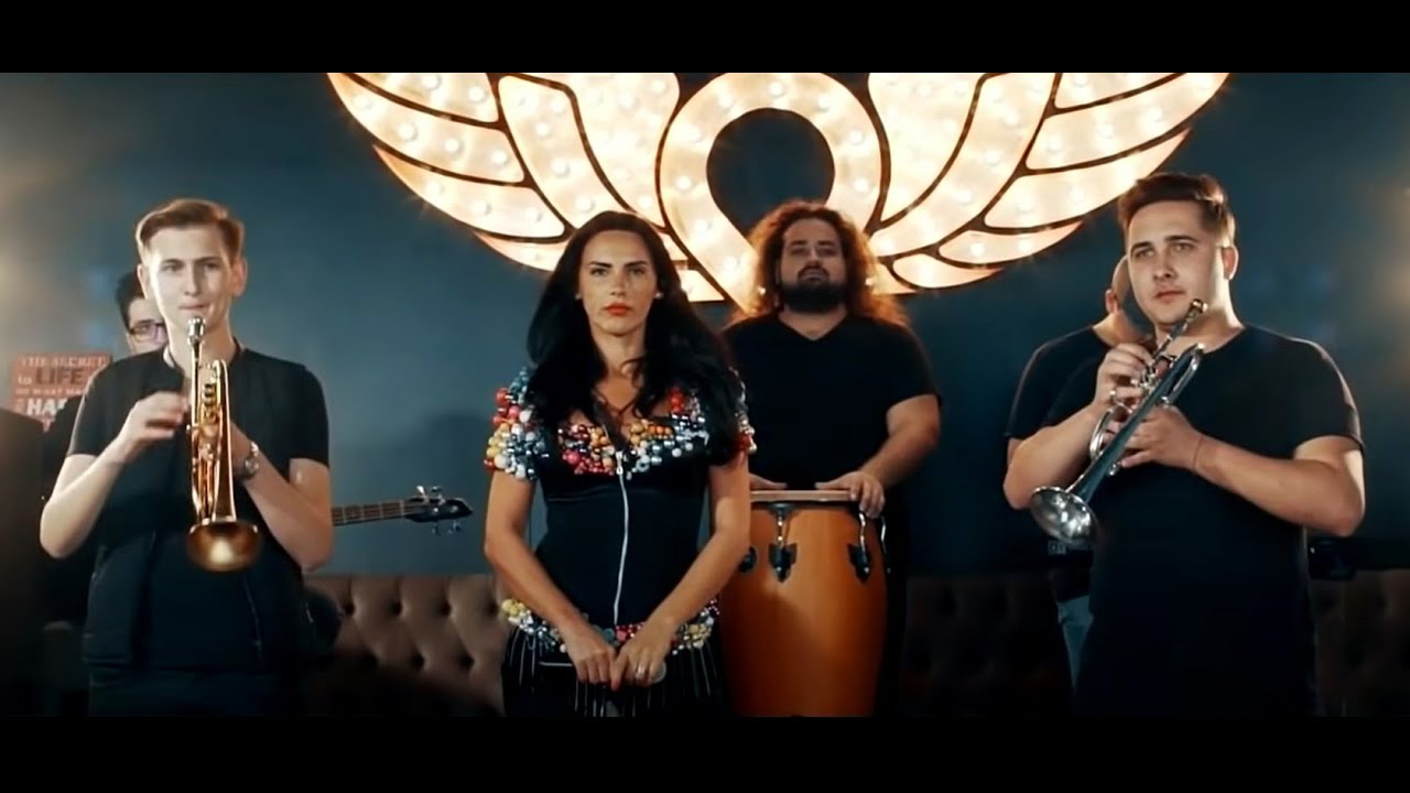 LAVINIA PIRVA - Colaj Muzica Petrecere