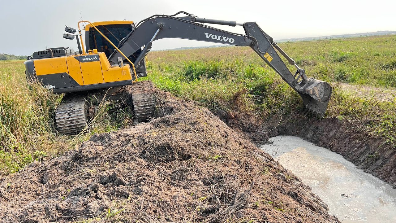 VALETA COM MUITA AREIA ❗️ Deu trabalho para tirar Escavadeira hidráulica