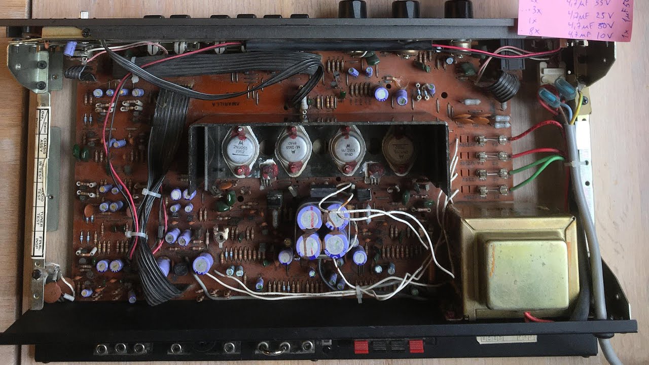 NAD 3020 and 3020A internal view.
