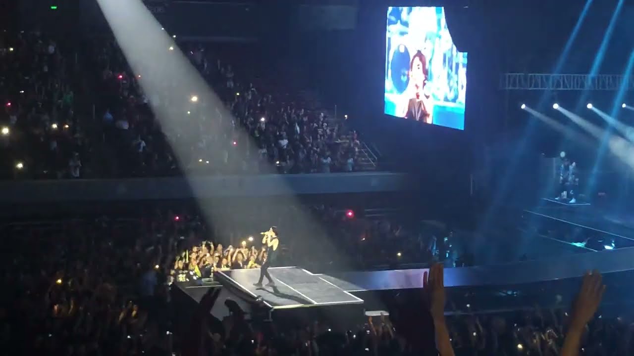 One Ok Rock - Taking Off  (Ambitions 2018 Live in Manila)