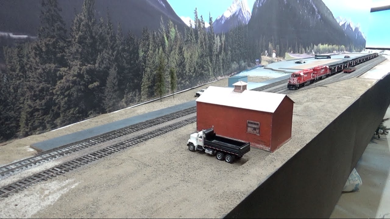 Layout Update - February 2020: Ice House Finished, Platform Edging, Weathering Flextrack Ties...
