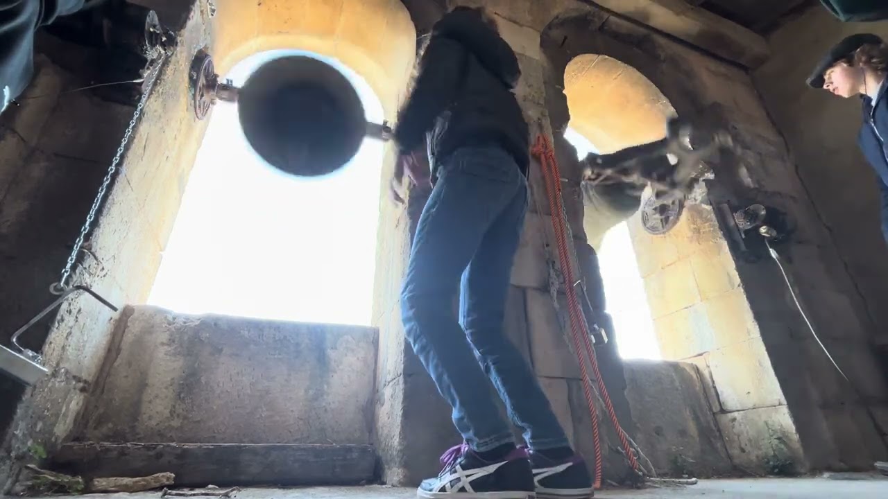 Volteo de campanas en la iglesia de San Antonio Abad por el día de San Juan Pablo II￼