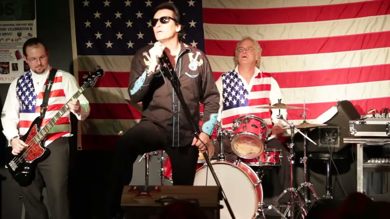 Todd Herendeen sings the Roy Orbison song 'Oh Pretty Woman' Memphis 2015