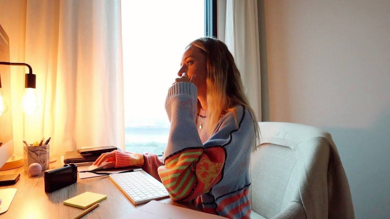 first day of the month VLOG: reset with me (new planner, books I'm reading, & cleaning)