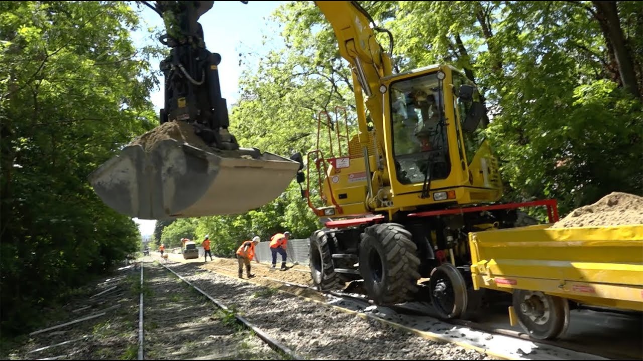 Pelle Rail-Route sur la Petite Ceinture du 12eme arrondissement