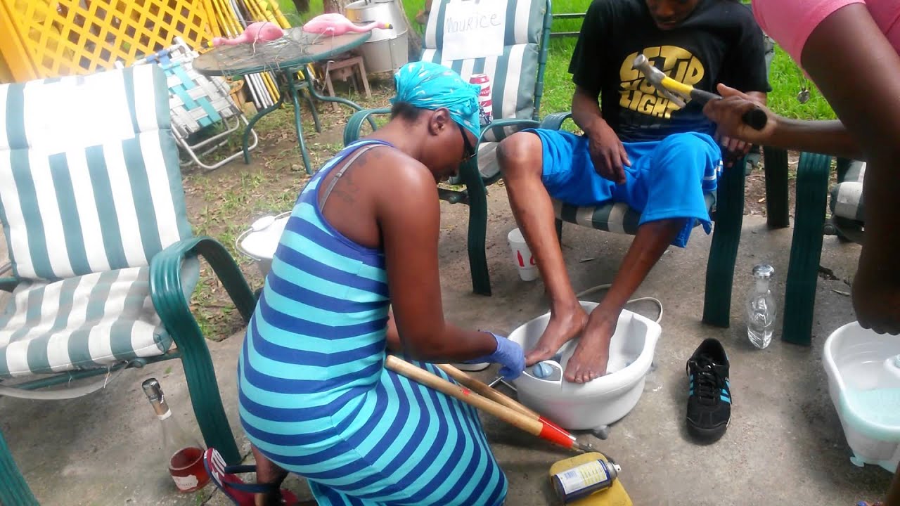 A Funny Pedicure on Bad Feet as a Father's Day Gift