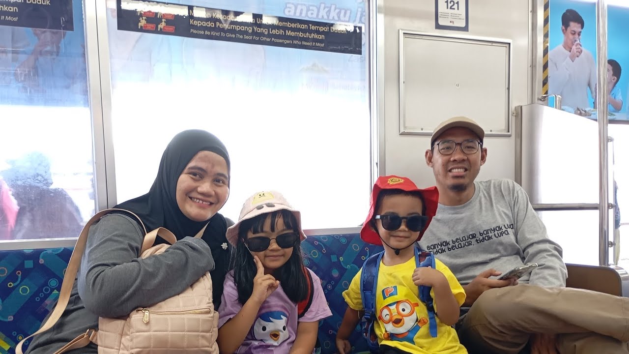 Jalan-jalan naik kereta KRL dari Bogor ke Depok, makan steak Moen-moen. #railfans #keretaapi