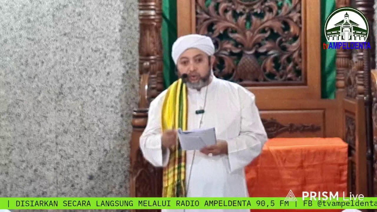 SYAIKH UMAR BIN HUSEIN AL KHATIB. KHOTIB DAN IMAM SHOLAT JUM'AT. MASJID AGUNG SUNAN AMPEL SURABAYA.
