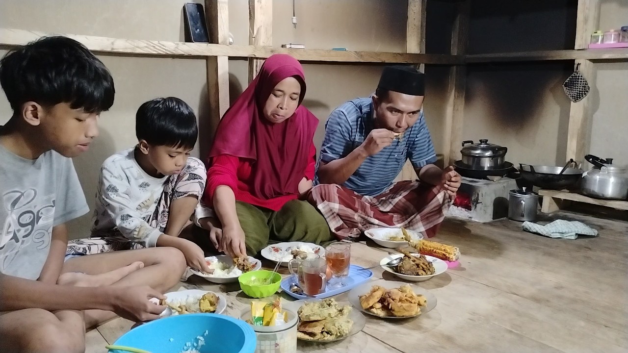 MENU MAKAN HARI INI DIDAPUR TUNGKU PEDESAAN! HANYA UNGKEP AYAM KAMPUNG SUDAH LEBIH DARI CUKUP