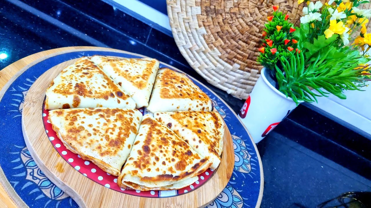 مطبخ ام وليد / كريب محمرين غير في المقلة محشيين بحشو طري بصوص فرماج بدون كريمة ، تحفة 😋.
