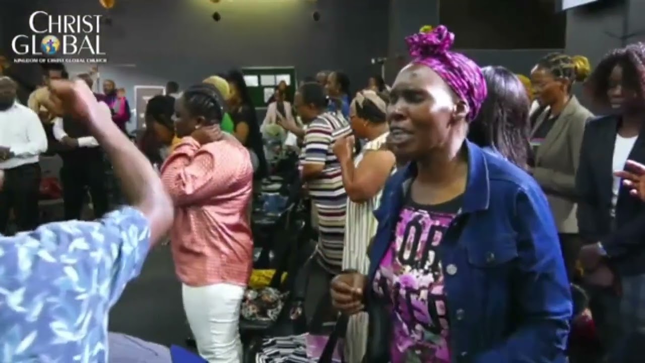 Minister Olivier Boaz-worship moment