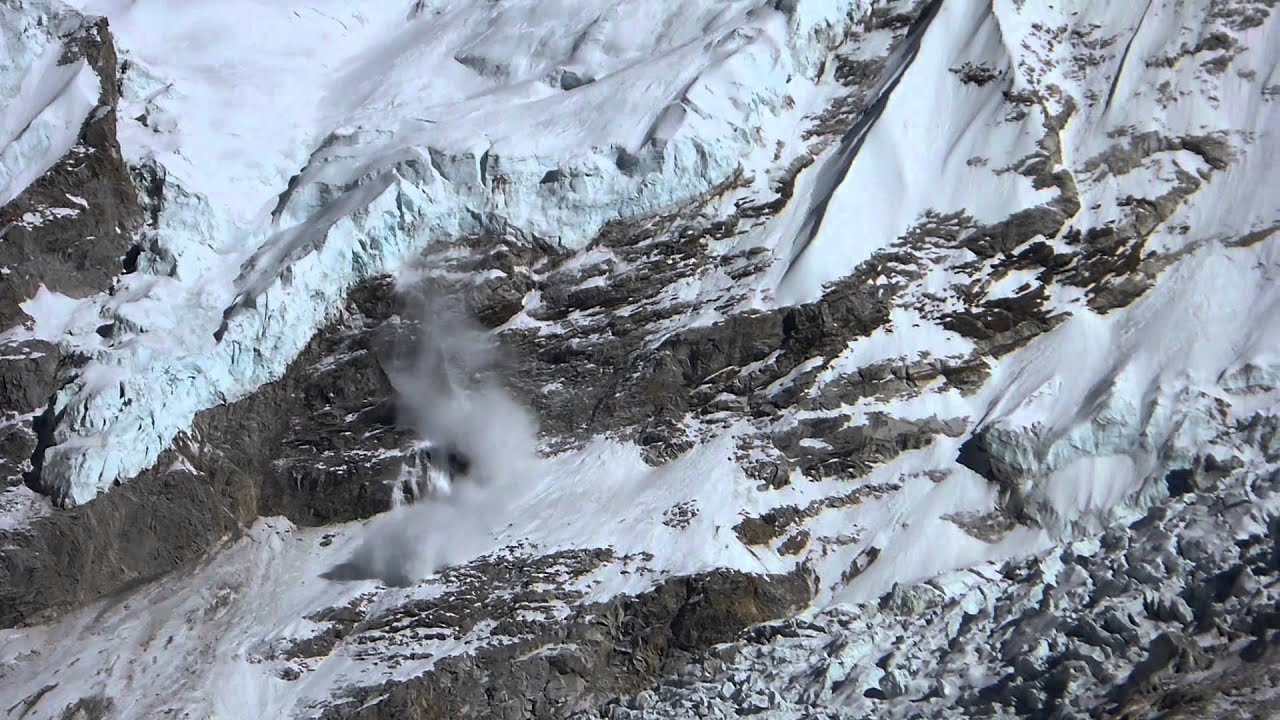 Everest Base Camp - Avalanche
