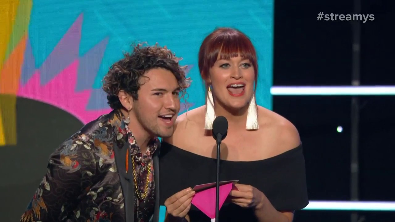 Mamrie Hart and JC Caylen Present Creator of the Year to Dolan Twins - Streamys 2017