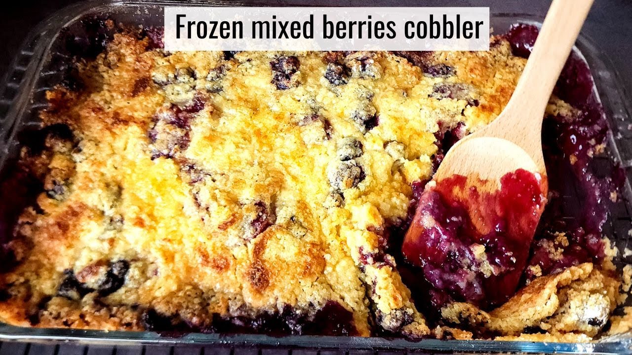 3 ingredients frozen berries cobbler (with cake mix)