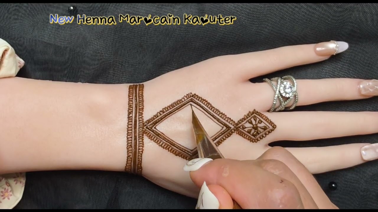 حناء فاسية تقليدية رائعة Traditional henna with a wonderful Moroccan touch 