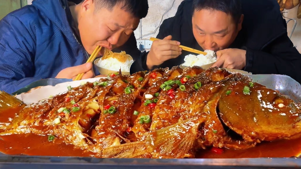 5斤大魚，二弟做“鐵鍋燉大魚”，搭配粉條大口吃著真爽【鐵鍋視頻】