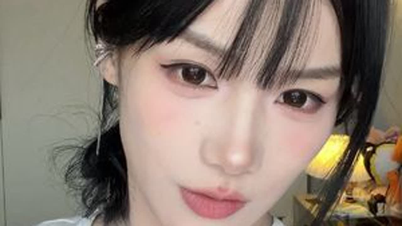 想化简单又上镜好看的妆，当然是上镜氛围妆莫属啦 #潮妆研究所 #冬日淡妆的慵懒感拿捏了 #晒晒我的年度宝藏妆容#青年创作者成长计划 #我要上热门🔥🔥🔥话题入口