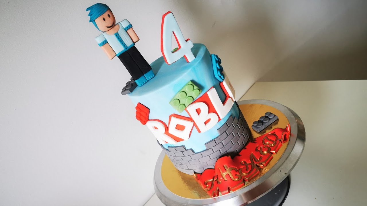 كيك ديزاين عيد ميلاد أولاد بكريمة بالكراميل و قومشة بالشكلاطة البيضاء cake disign roblox