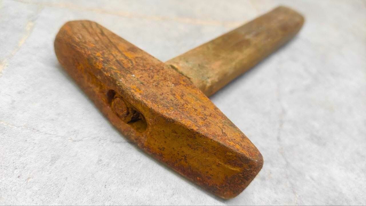 From Rust to Art – Restoring an Old Hammer with a Unique Look