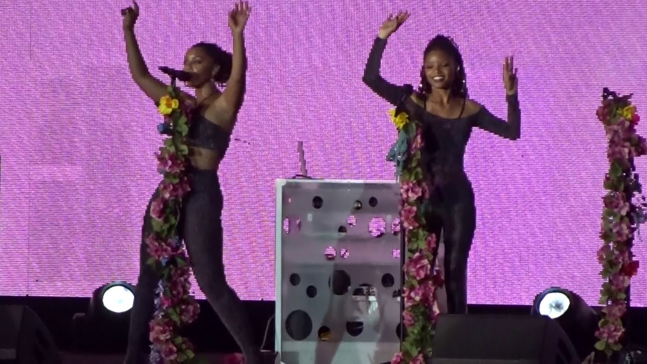 Chloe x  Halle -  Down (live) | Cool People (live) | OTRII TOUR | Rose Bowl, Pasadena | 9-23-18
