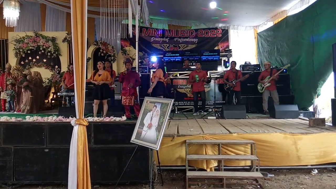 aksi 2 biduan. Orgen plus F2 palembang...