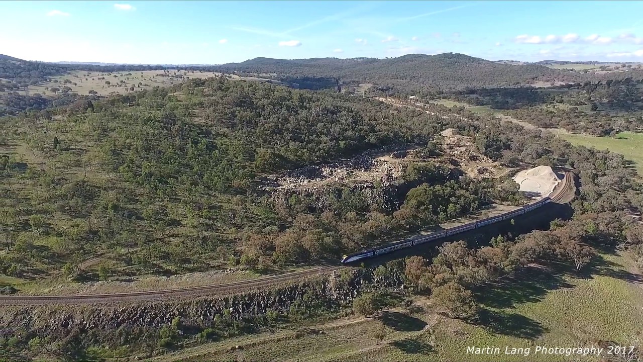 XPT Train at the Bethungra Spiral