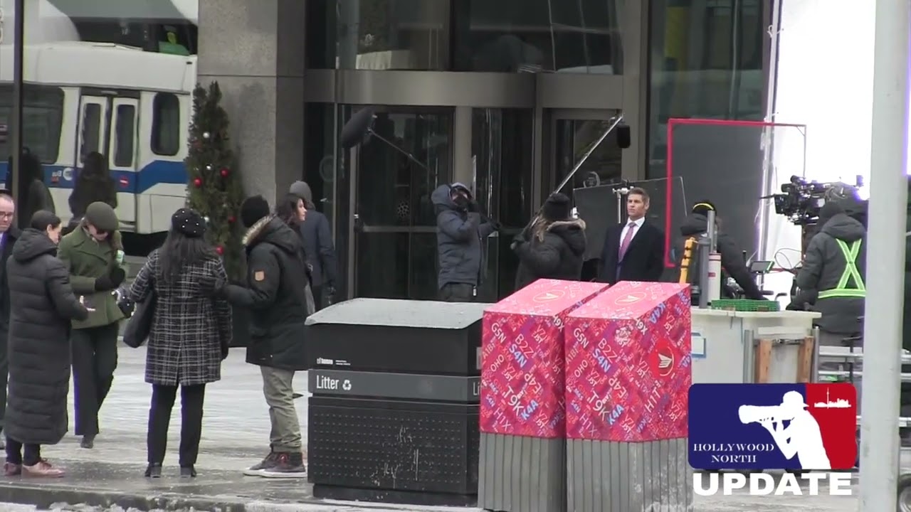 Sarah Shahi and Mike Vogel filming scenes for Sex/Life Season 2 in Toronto.