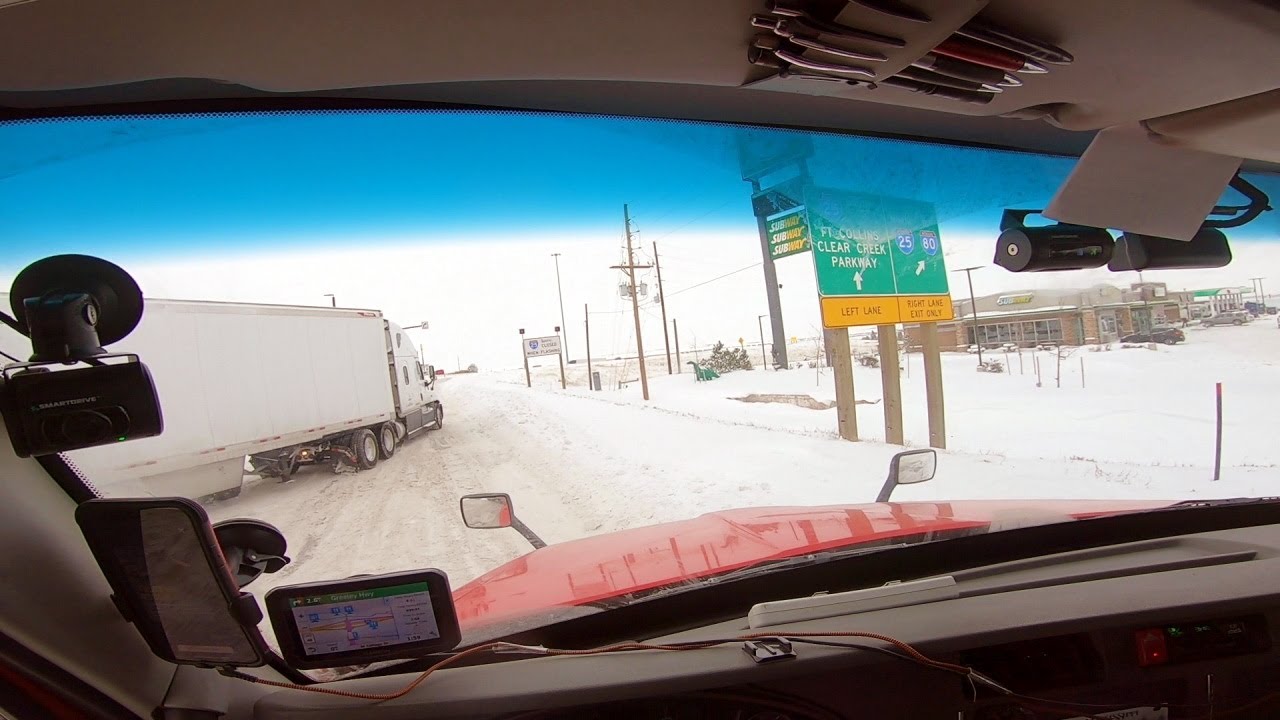 Застрял на дороге в снегу. Жизнь новичка в дальнобойщине.